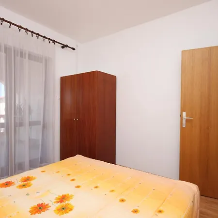 Apartment 6452b