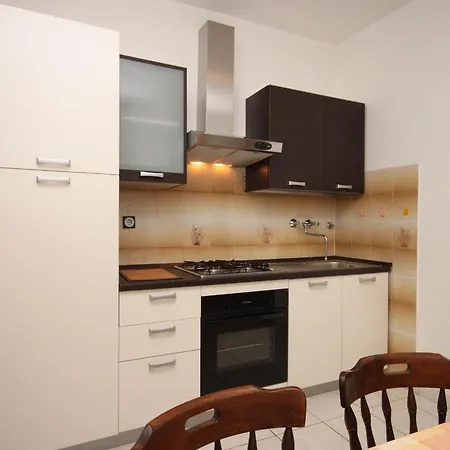 6452b Apartment