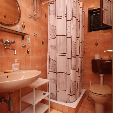 Apartment 6452b