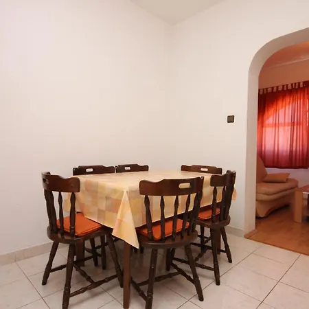 6452b * Vodice
