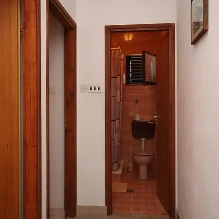 6452b * Vodice